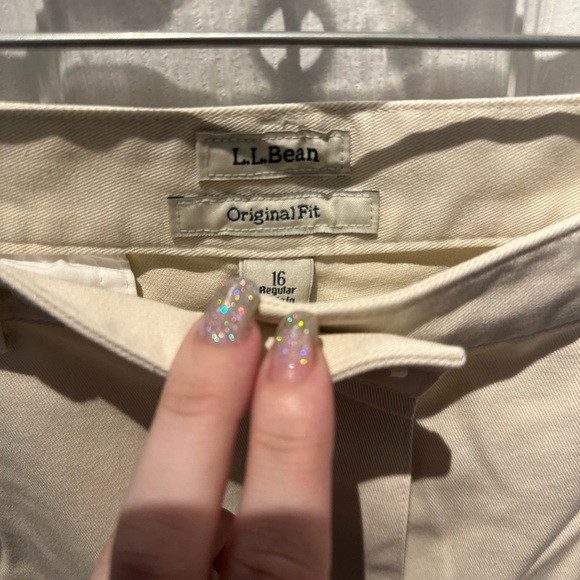 L.L. Bean Womens Stretch Shorts Size 16 Original Fit Beige  Front Pockets Cotton - Picture 2 of 9